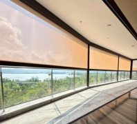 ม่านม้วนกันลมอัจฉริยะสำหรับห้องแดด