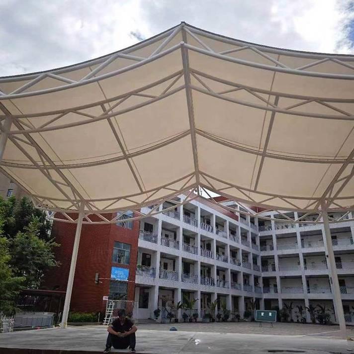 日除け・防雨対応 改良型キャンパス用膜構造スタンド