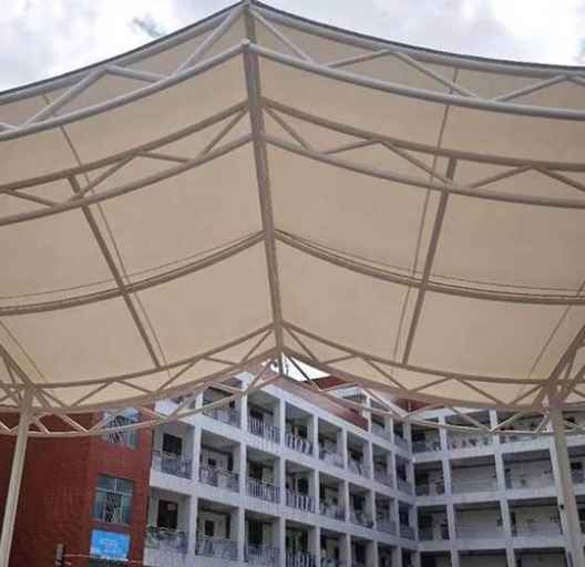 日除け・防雨対応 改良型キャンパス用膜構造スタンド