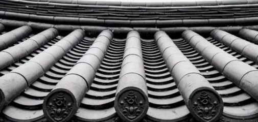 Tuile de toit ancienne en cylindre d'argile à style japonais