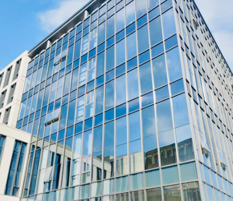 Tường kính cường lực kết nối lưới điện PV