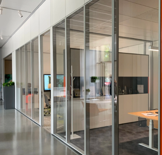 กำแพงหน้าต่างอาคารกระจกลามิเนตที่ทนต่อไฟ