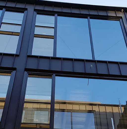 กำแพงกระจกผนังกั้นฟาโซโวลต์แบบรวมในอาคาร