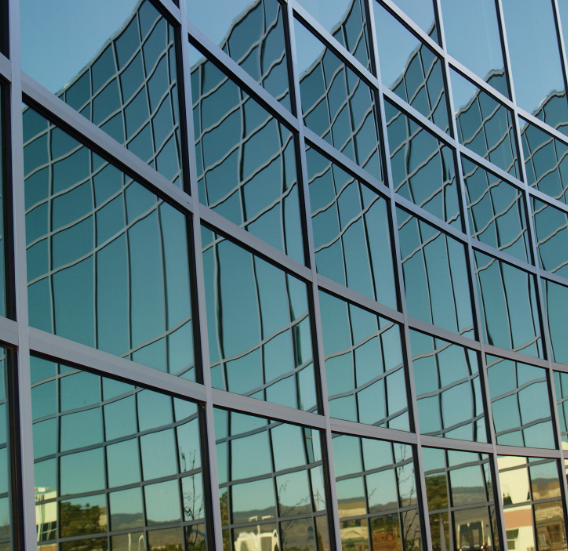 Tường rèm kính Low-E hiệu suất cao