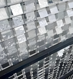 กำแพงม่านช่วงลมพิพิธภัณฑ์ที่ถอดได้ชั่วคราว