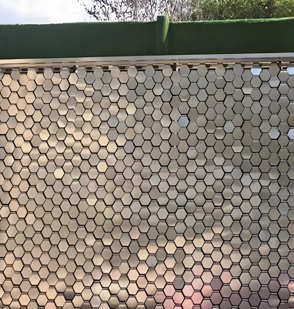 Tường lan can chuông gió cảnh quan ngoài trời