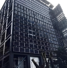 Tường Kính Màn Rung Gió Tích Hợp PV