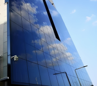 Mur rideau photovoltaïque isolé thermiquement