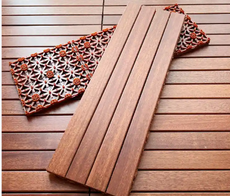 Lantai Kayu Teras yang Diperlakukan dengan Pengawet Pinus Rusia