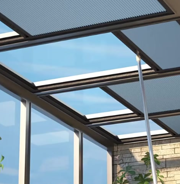 屋外パティオ用 頑丈電動日よけ