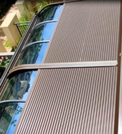 屋外パティオ用LED電動日除け