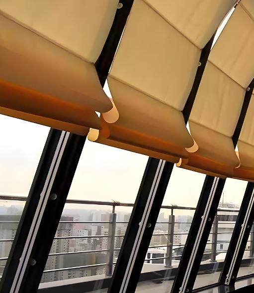 商業オフィス用カーテンウォール電動日除け