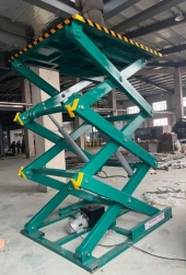 ลิฟท์ขนส่งสินค้าไฮดรอลิกชนิดกรรไกรเคลื่อนที่ได้