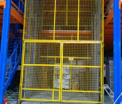 Thang nâng hàng hóa thủy lực gắn trên xe tải