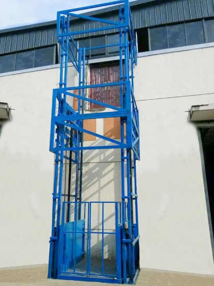 ลิฟต์ขนส่งสินค้าไฮดรอลิกด้วยรางนำทาง