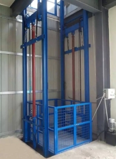 ลิฟต์ขนส่งสินค้าไฮดรอลิกคอลัมน์เดียวขนาดกะทัดรัด