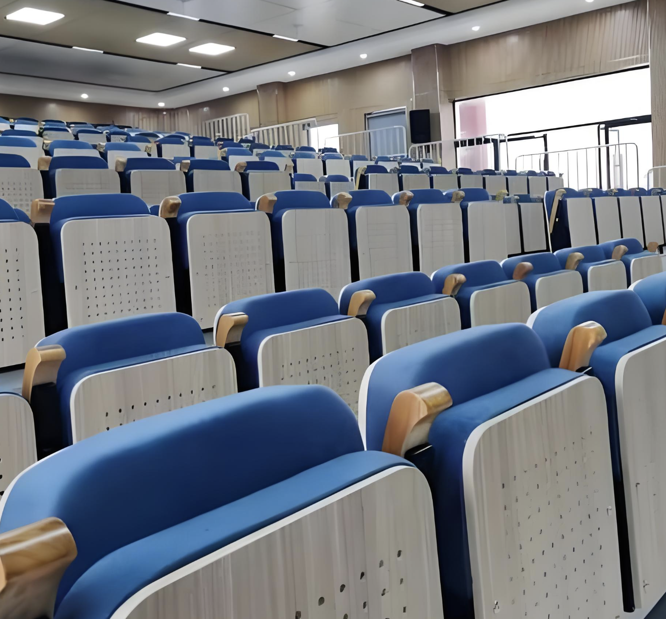 電動式格納式基本講堂用シート