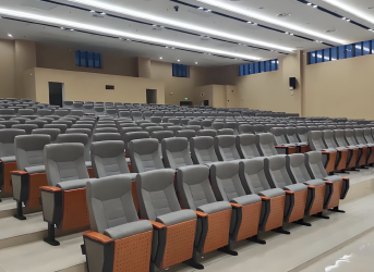 Kursi <span>Auditorium</span> Ditarik Otomatis dengan Audio Terintegrasi