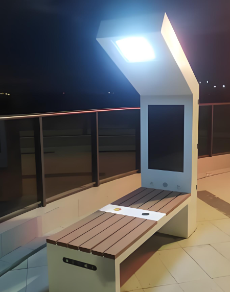 Banc de parc intelligent à énergie solaire