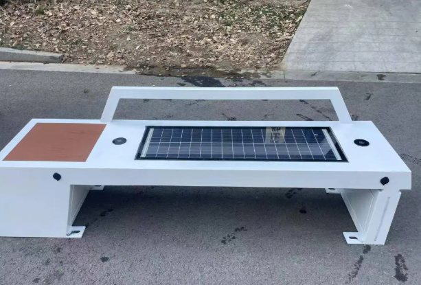 Banc de parc intelligent à énergie solaire
