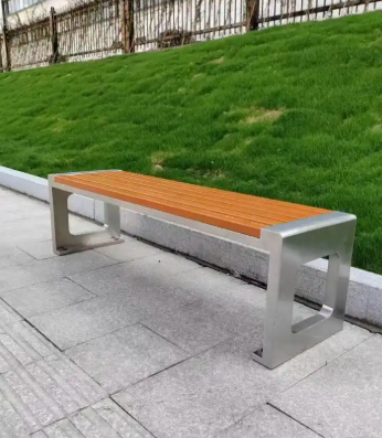 Banc de parc accessible pour personnes handicapées