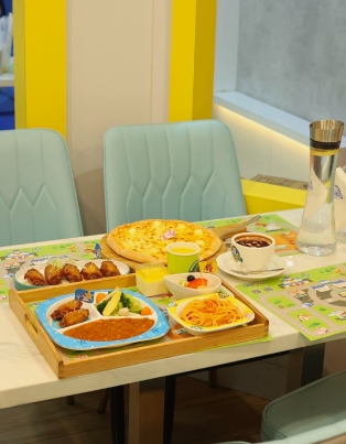 Ensemble table et chaise de repas sécurisé pour enfants pour restaurants parent-enfant