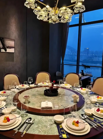 Ensemble de table et chaises de salle à manger en cuir pour chambre privée d'hôtel de luxe