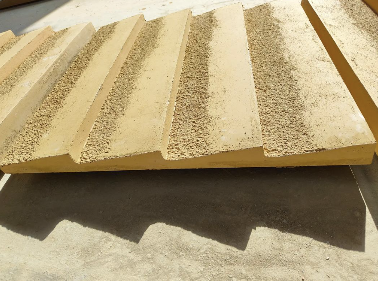 แผ่นดินอัดแข็งแบบประกอบที่ผลิตล่วงหน้า