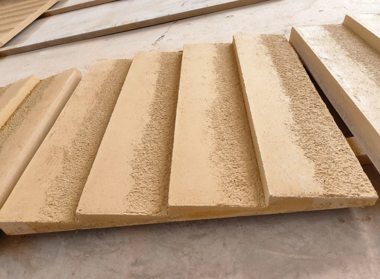 แผ่นดินอัดแข็งแบบประกอบที่ผลิตล่วงหน้า