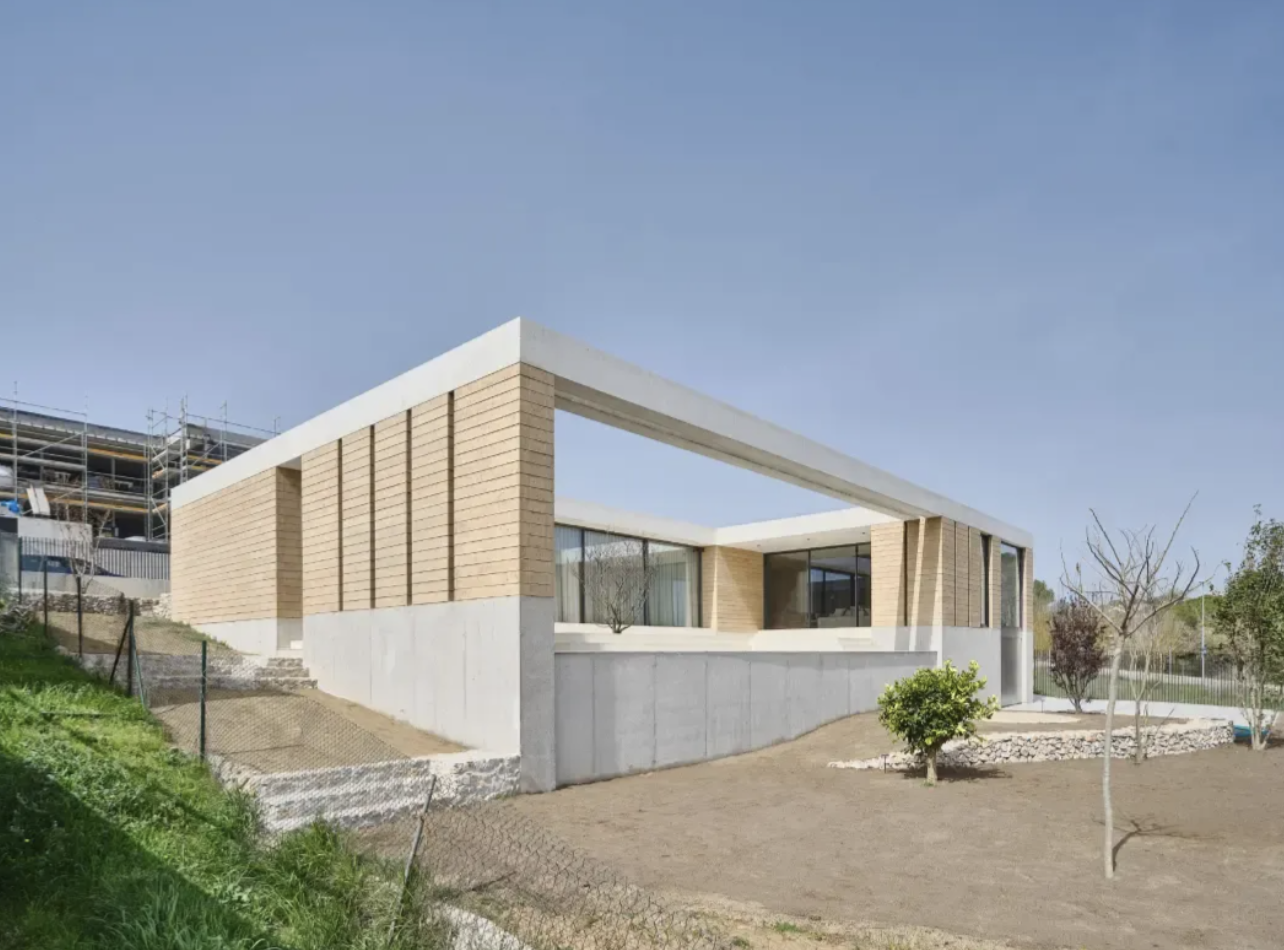 หน่วยกำแพงดินอัดแน่นแบบโมดูลาร์ทำเสร็จก่อนโรงงาน