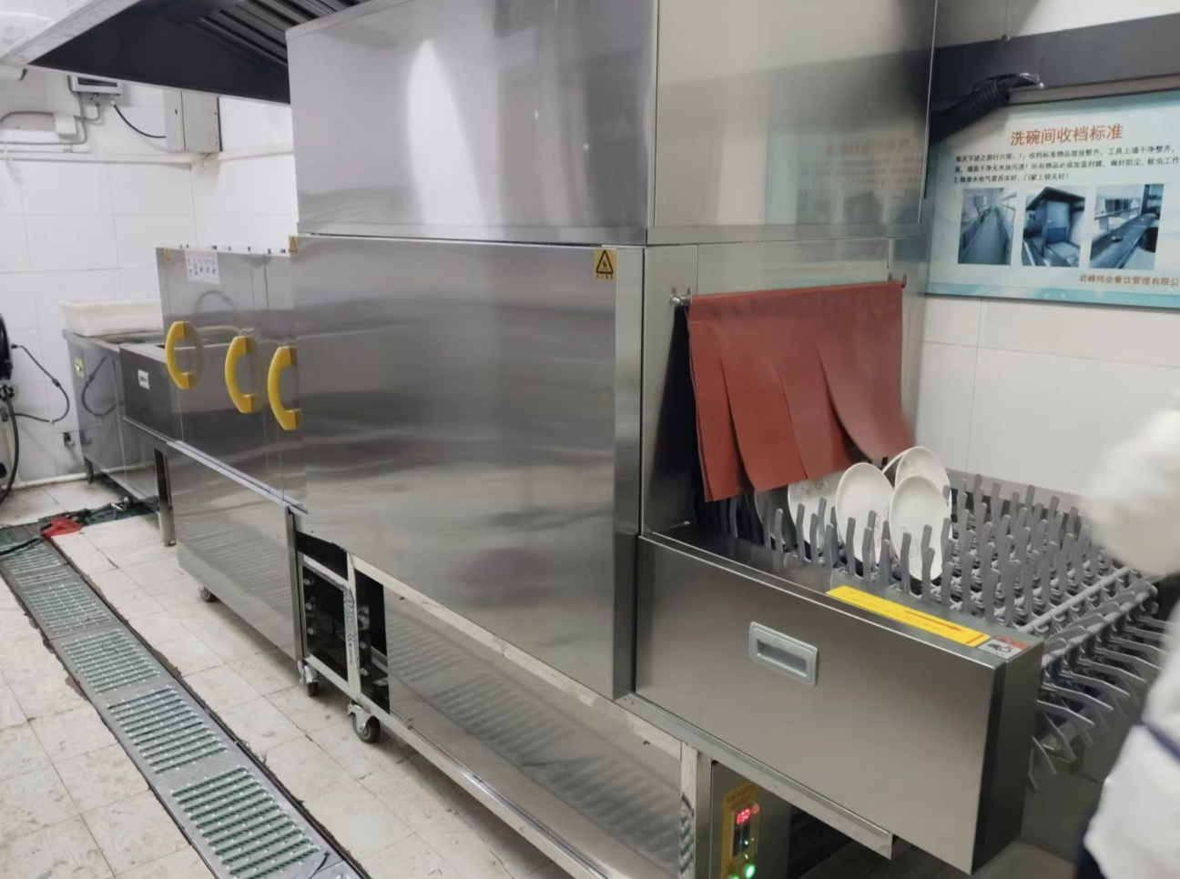 High-Capacity Commercial Hotel Dishwashing Assembly Line