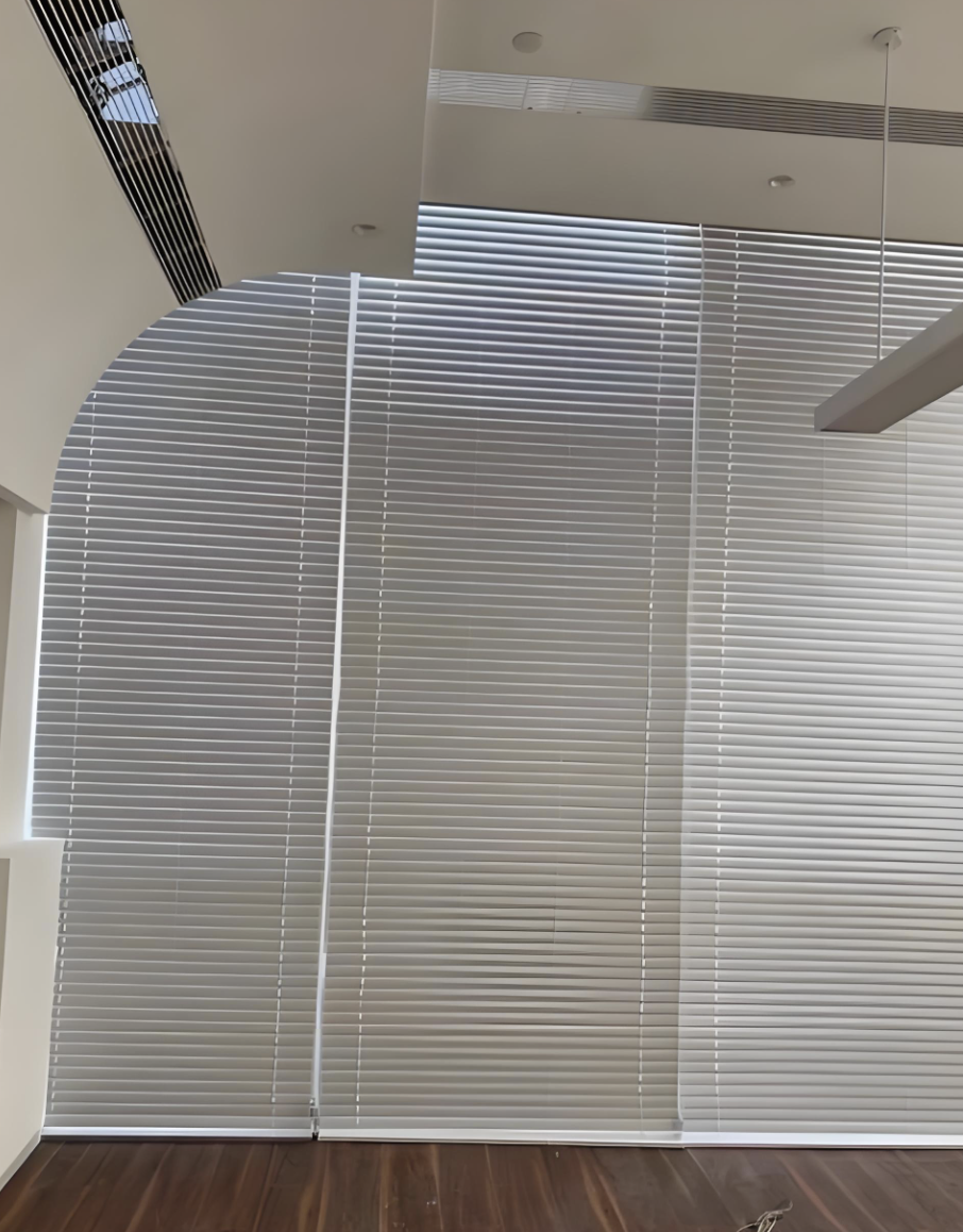 ม่านบานลูเวอร์อัจฉริยะด้วยมอเตอร์ไฟฟ้า