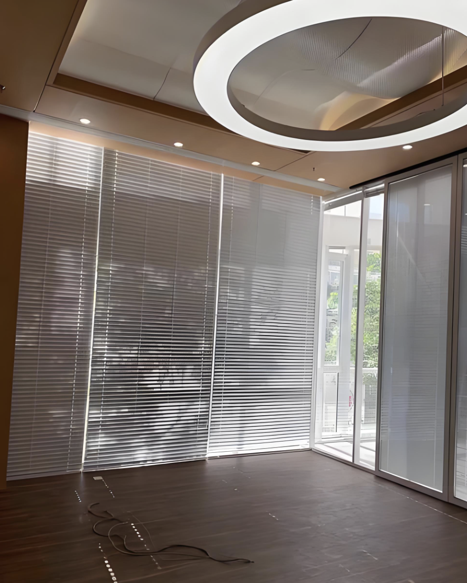 ม่านบานลูเวอร์อัจฉริยะด้วยมอเตอร์ไฟฟ้า