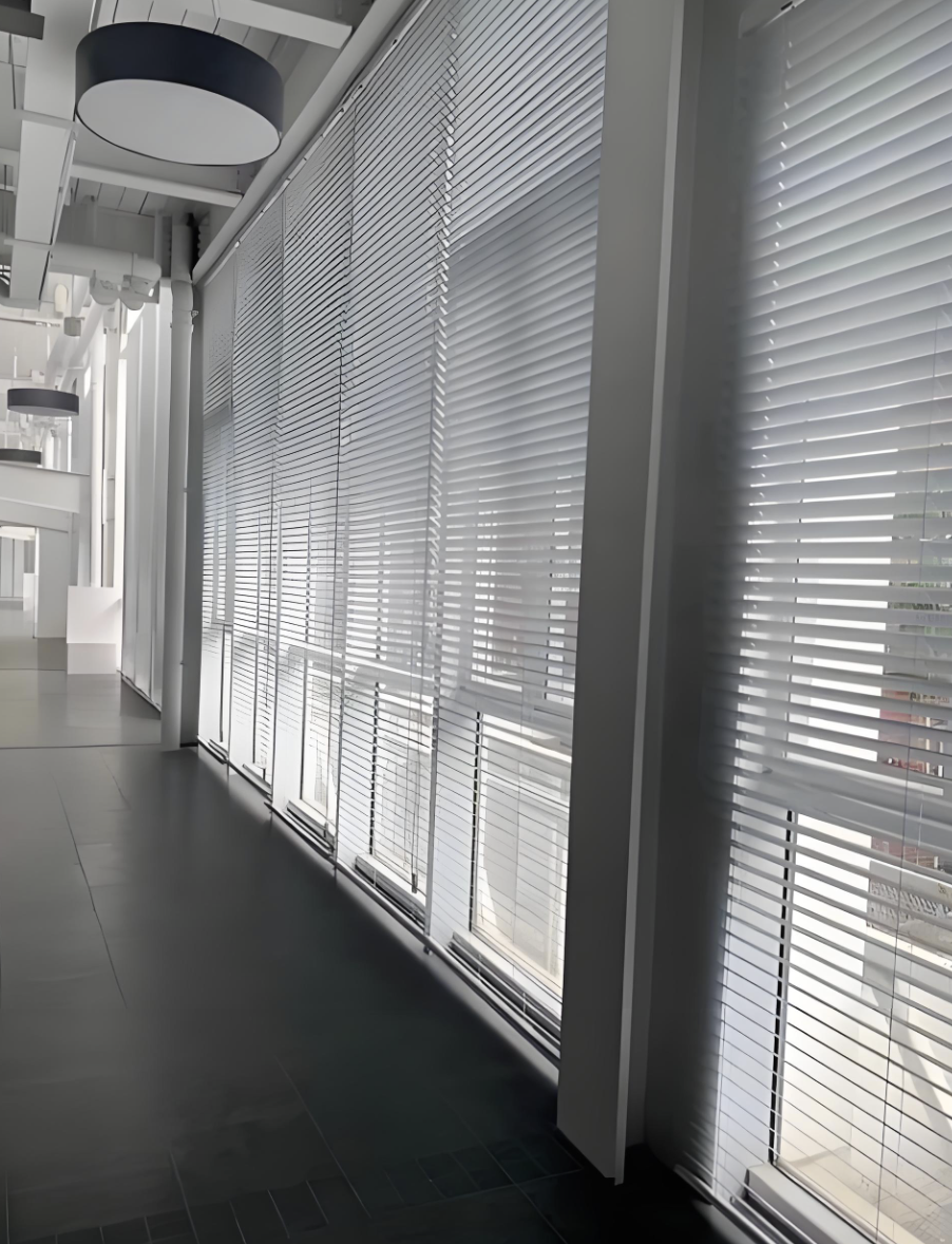 ม่านบานลูเวอร์อัจฉริยะด้วยมอเตอร์ไฟฟ้า