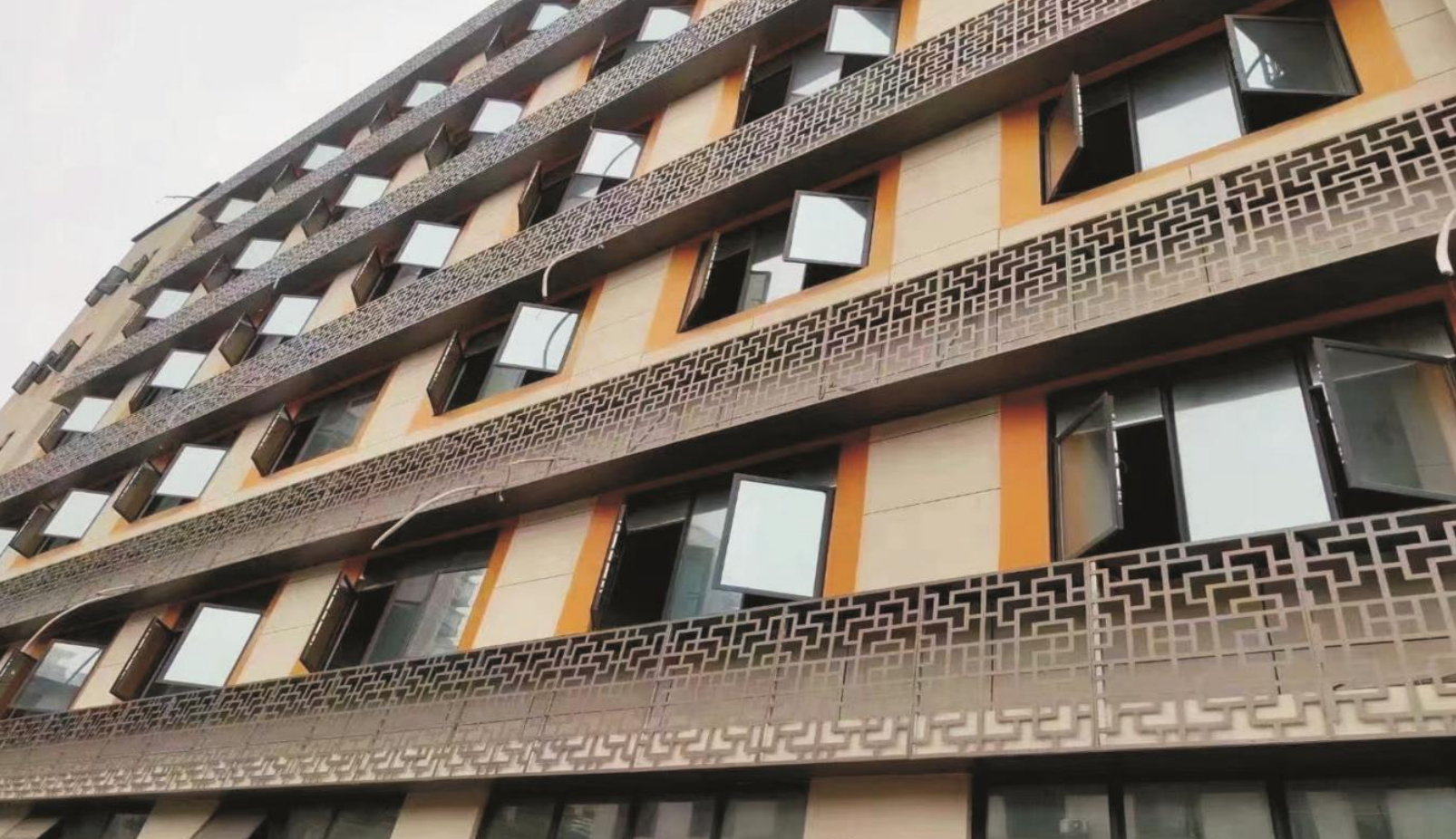 Panel Dinding Tirai Alumunium