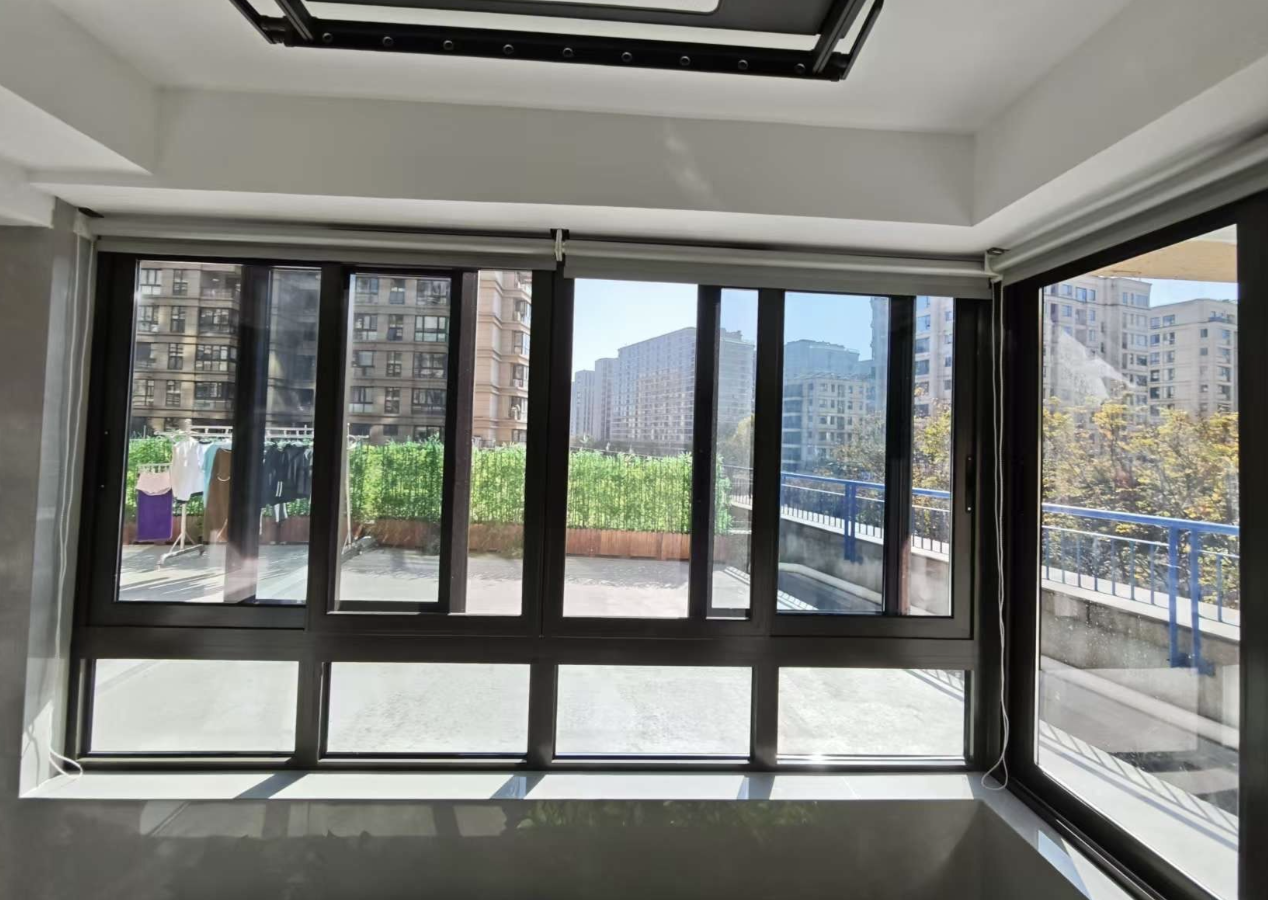 ฟิล์มกันความร้อนและปกป้องความเป็นส่วนตัวสองทิศทาง สำหรับห้องนอนบ้าน