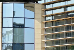 ฟิล์มฉนวนความร้อนที่สะท้อนแสงต่ำสำหรับอาคารสูงเชิงพาณิชย์