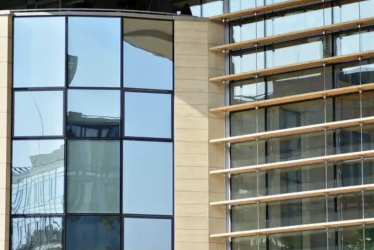 ฟิล์มฉนวนความร้อนที่สะท้อนแสงต่ำสำหรับอาคารสูงเชิงพาณิชย์