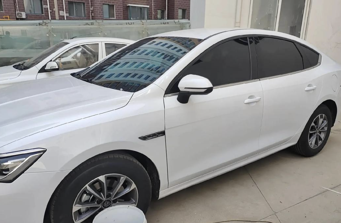 ฟิล์มฉนวนเซรามิกนาโนสำหรับกระจกหน้ารถยนต์