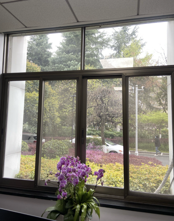 Low-Reflective Building Energy-Saving Heat Insulation Film