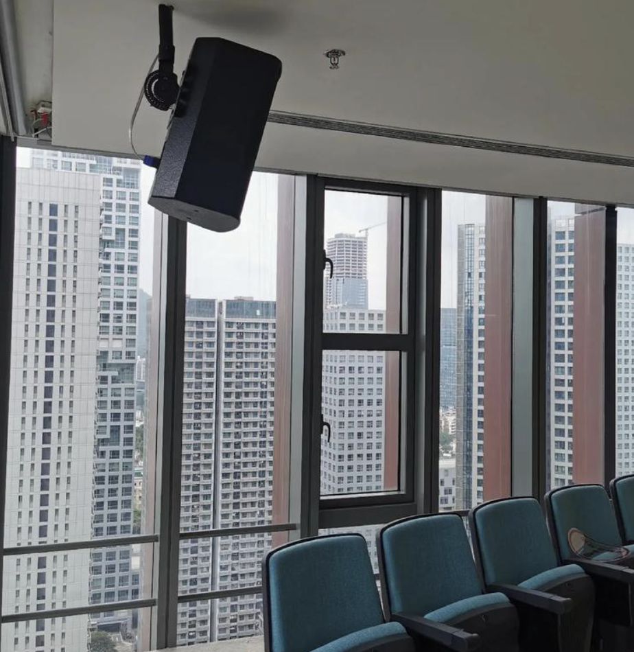 ฟิล์มฉนวนหน้าต่างอาคารสำนักงานที่มีการสะท้อนแสงต่ำ