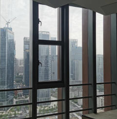 ฟิล์มฉนวนหน้าต่างอาคารสำนักงานที่มีการสะท้อนแสงต่ำ