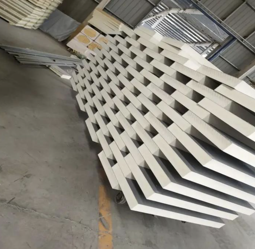 แผ่นฉนวนโพลียูรีเทียนสำหรับผนังภายนอกที่มีความทนต่อไฟ