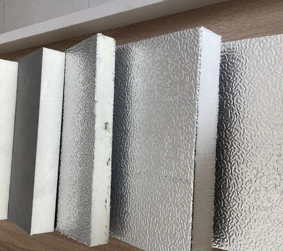 แผ่นฉนวนโพลียูรีเทียนสำหรับผนังภายนอกที่มีความทนต่อไฟ