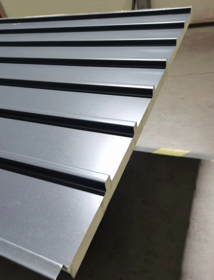 แผ่นโพลียูรีเทนฉนวนกันความร้อนสำหรับหลังคา