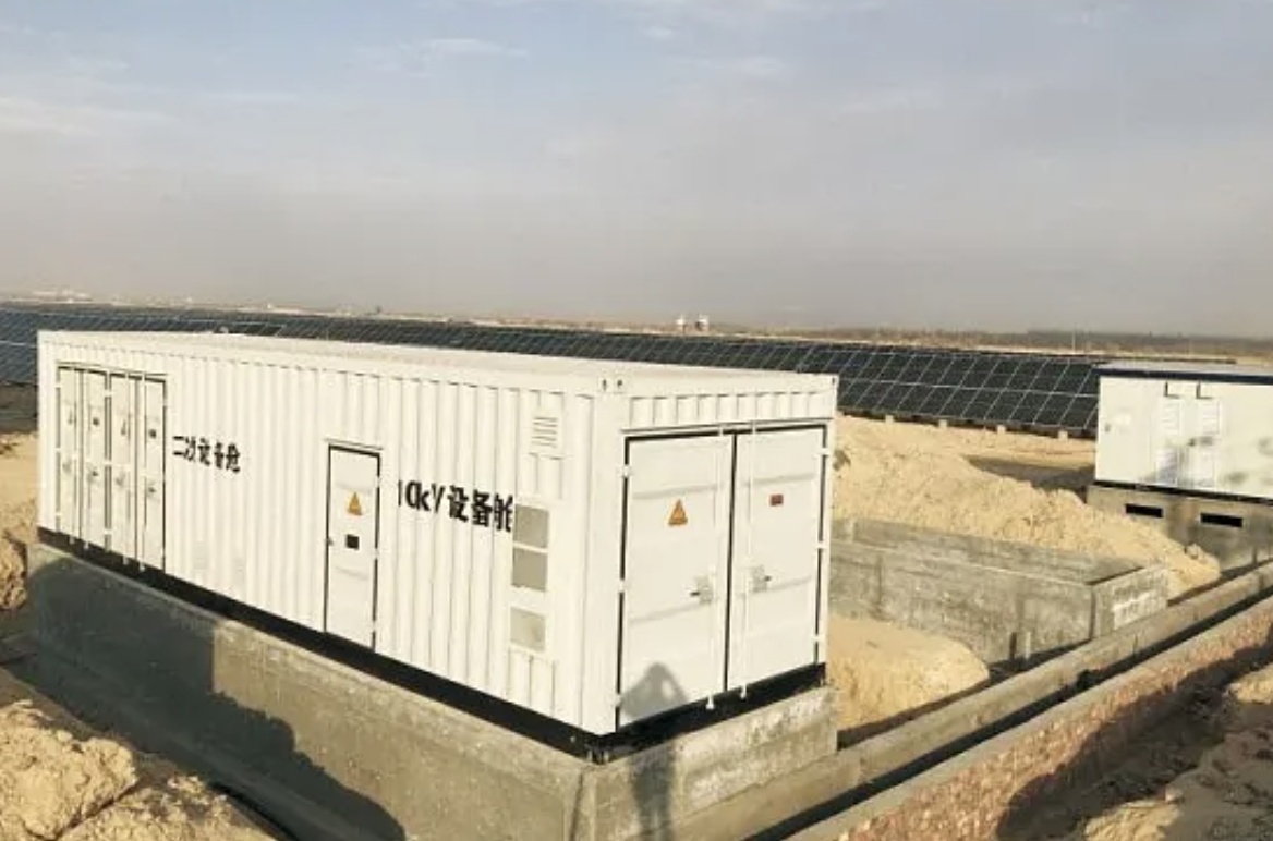 Gardu listrik tipe kotak angin dan fotovoltaika