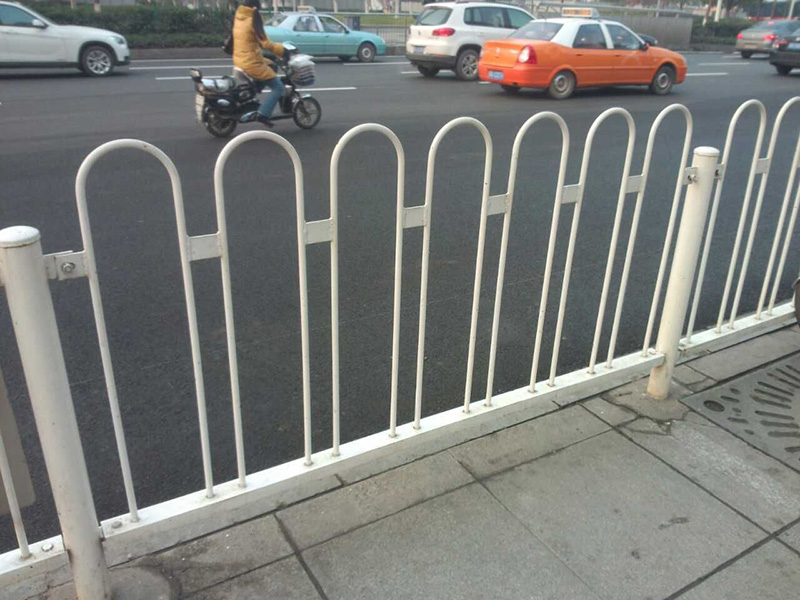 Beijing-style Traffic Guardrail