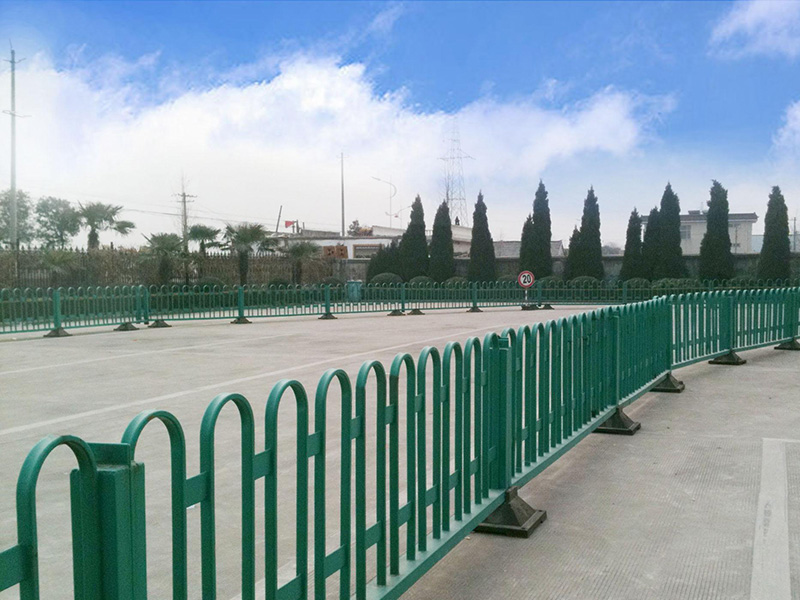 Beijing-style Traffic Guardrail
