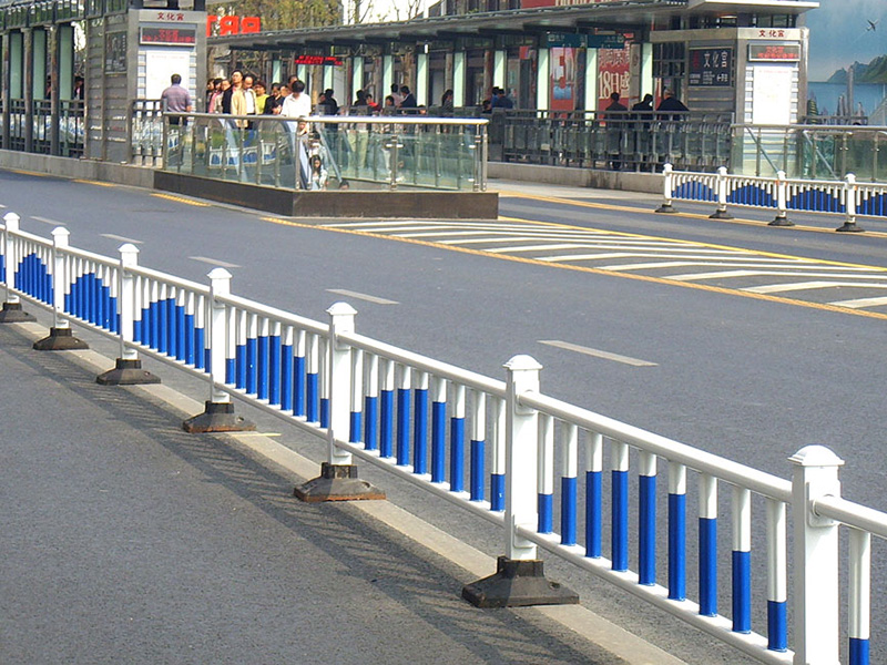 Beijing-style Traffic Guardrail