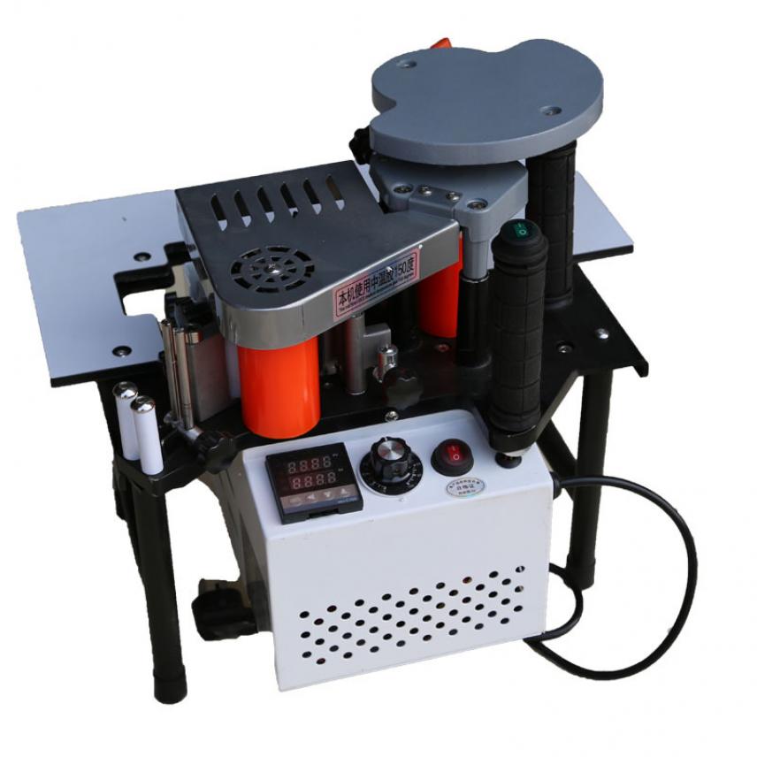 Makita RT0701C/CX2 Router Kecepatan Variabel Ringkas